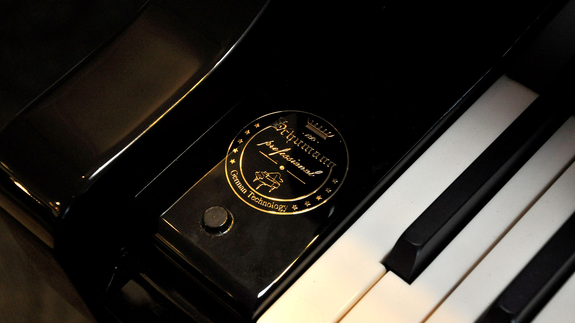 Schumann baby grand piano Model GP-152